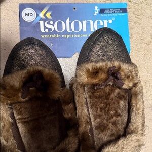 New Isotoner memory foam slippers gold fur sz md